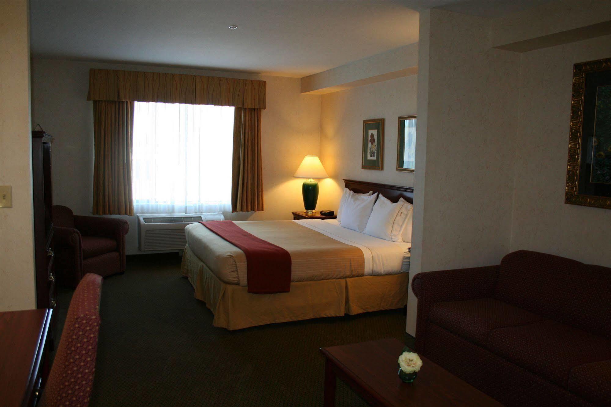 Evergreen Inn & Suites Monroe Exterior photo